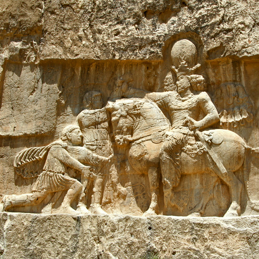 Середина II века. Барельеф, изображающий победу персидского шаха Шапура I над римским императором Валерианом. 